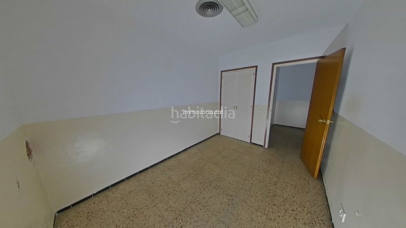 Foto c964af22-1b84-411b-a687-db7afdd34af8. Local comercial a Centre Figueres