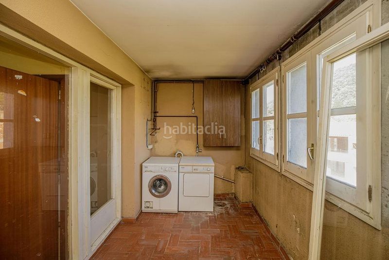 Foto 3ac8786f-fa25-4380-baad-3860d99cf77f. Casa amb aparcament a Olot