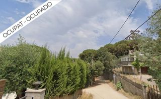 Casa  Calle cerdanya, la. Casa ocupada, 5 habitaciones, parcela 1126 m2, urb. mirambell, v