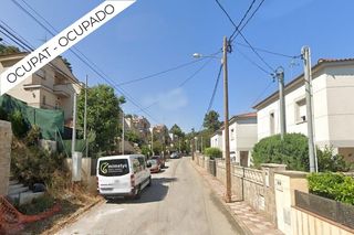 Casa  Calle arboç. Casa ocupada, 3 plantas, garaje, parcela 383 m2, carrer arboç, v