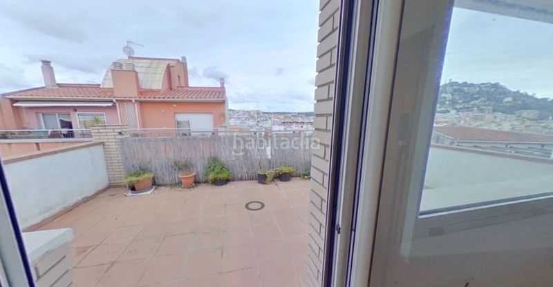 Foto c7df66a2-071f-4506-b50b-45947ccecf80. Casa adossada amb aparcament a Centre Blanes