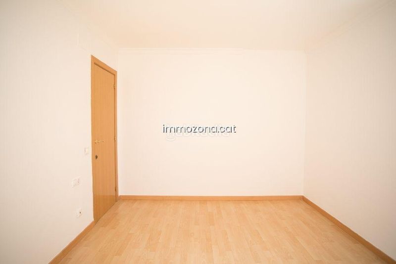 Foto 5b86acce-bd80-4d21-928c-4464d00d5fee. Dúplex amb aparcament a residencial Blanes - vistamar Blanes