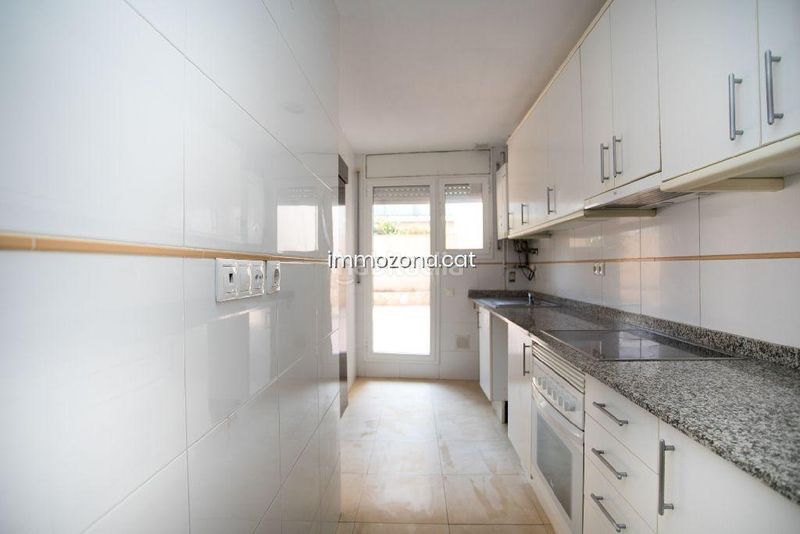 Foto 627c6be4-228d-4279-a415-b3ab5df594df. Dúplex amb aparcament a residencial Blanes - vistamar Blanes