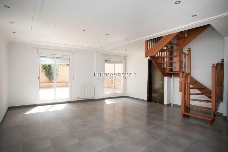Foto 65f4c8db-6110-410c-9645-f201f6679fd2. Dúplex amb aparcament a residencial Blanes - vistamar Blanes