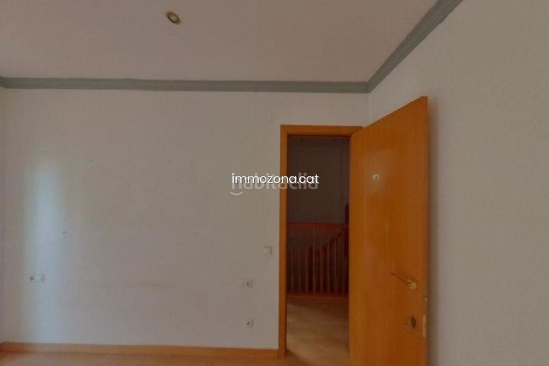 Foto d2474928-5e44-483e-a83b-06f03b8247f6. Dúplex amb aparcament a residencial Blanes - vistamar Blanes