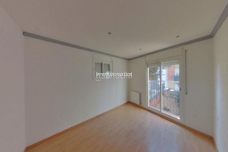 Foto eb3d1fcf-7e9c-440c-9e0c-491fdb749668. Dúplex amb aparcament a residencial Blanes - vistamar Blanes
