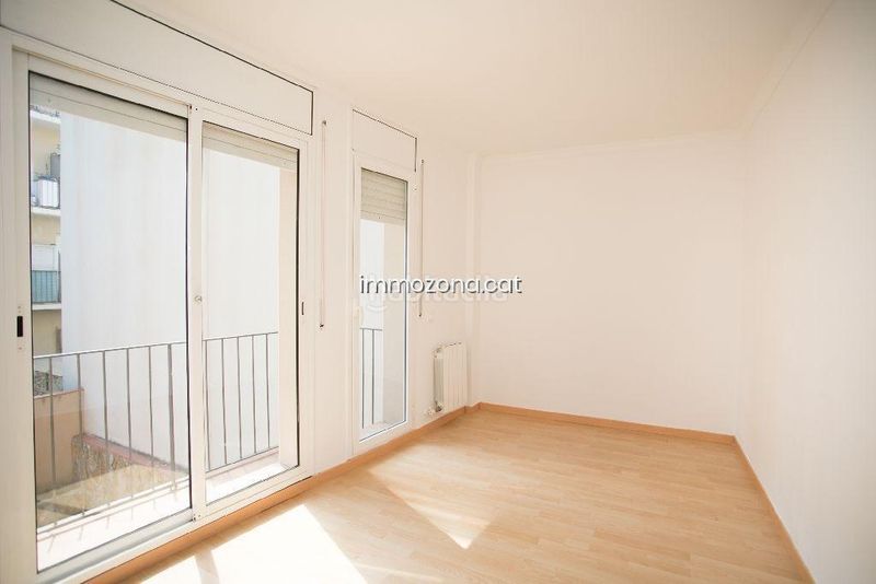 Foto fd7d9747-3869-42e9-a4c8-d19504b04c5e. Dúplex amb aparcament a residencial Blanes - vistamar Blanes