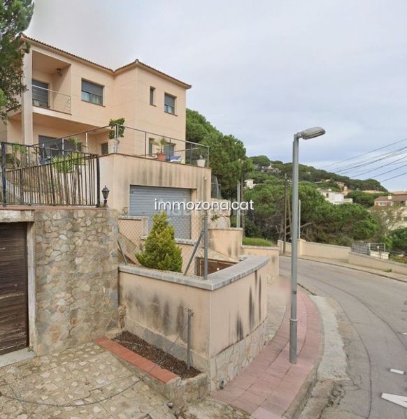 Foto b9ab4efb-7f92-41cf-94ac-19a3f6101b8d. Xalet amb aparcament a Serra Brava Lloret de Mar
