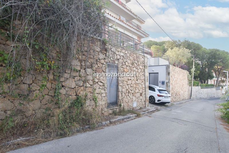 Foto 22cc2b20-3797-49a4-bd1e-5f4dc7a7ef40. Xalet amb aparcament a Roca Grossa Lloret de Mar