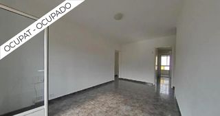 Apartment  Carrer archidona d'. Piso ocupado 3 habitaciones, planta 4 sin ascensor, carrer qrchi