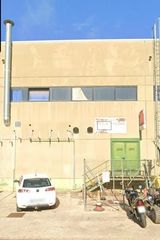 Industrial building  Carrer de pompeu fabra. Nave industrial en hostalrich, girona