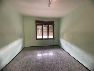 Appartement à Molí de Vent-La Sauleda. Piso 84m2, 3 habitaciones, planta 4 sin ascensor, carrer carrile