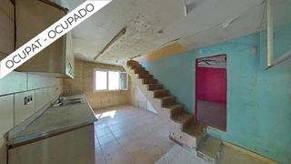 House in Massanes. Casa ocupada, 6 habitaciones, parcela 852m2, piscina, carrer rie