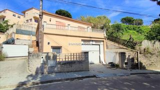 Chalet  Calle valencia. Casa sin final de obra, del año 2004, 194 m2 107 m2 de vivienda,