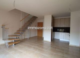 Pis  Calle barcelona. Dúplex de 3 habitaciones, 2 baños, 2ª planta con ascensor, balcó