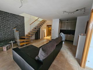 Pis  Calle barcelona. Dúplex de 3 habitaciones, 2 baños, 2ª planta con ascensor, balcó