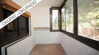 Apartament a Besòs - Maresme. Entresuelo ocupado, 3 habitaciones, balcón acristalado, ascensor