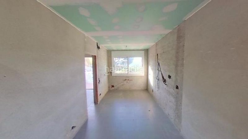 Foto 0abe7134-c43e-40e9-8603-05c238f66796. Casa amb piscina a Riells i Viabrea