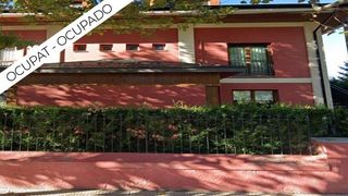 Casa in Puigcerdà. Pisocasa ocupada 216 m2 parcela 2410 m2, 4 habitaciones, carrer