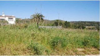 Terreny residencial a Urbanitzacions. Parcela de 1980m2 en castellplatja daro, girona