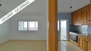 Piccolo appartamento in Cerdanyola Nord. Piso ocupado 3 habitaciones, balcón planta 4 con ascensor, carre