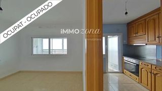 Piccolo appartamento  Capellanets. Piso ocupado 3 habitaciones, balcón, planta 4 con ascensor, carr