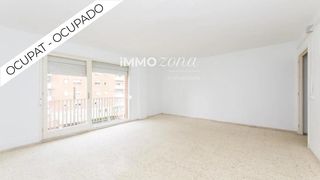 Apartamento  Can monic. Piso ocupado 4 habitaciones, 2 balcones, planta 3 con ascensor,