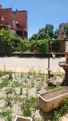 Lloguer Pis a Barri dels Escriptors. Se alquila piso planta baja con garaje y patio muy grande, 3 hab