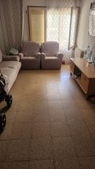 Pis a Centre. Para inversores. en venta piso en saltzona plaza verdaguer de 10