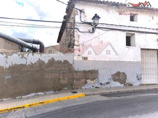 Casa a Sax. Casa antigua con 120 m2 y 80 m2 de patio para reformar !!