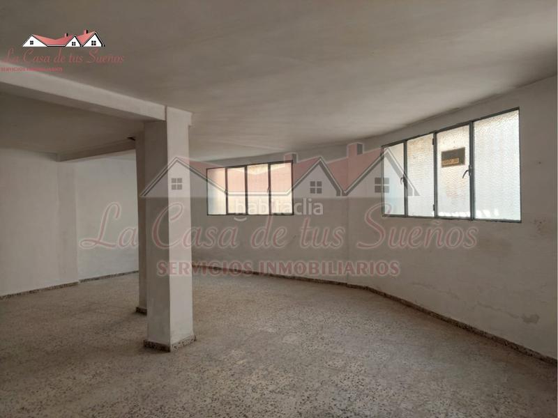 Foto 1e14b339-cac5-49e7-bf29-4884f7bd84f8. Aparcament cotxe a Sax