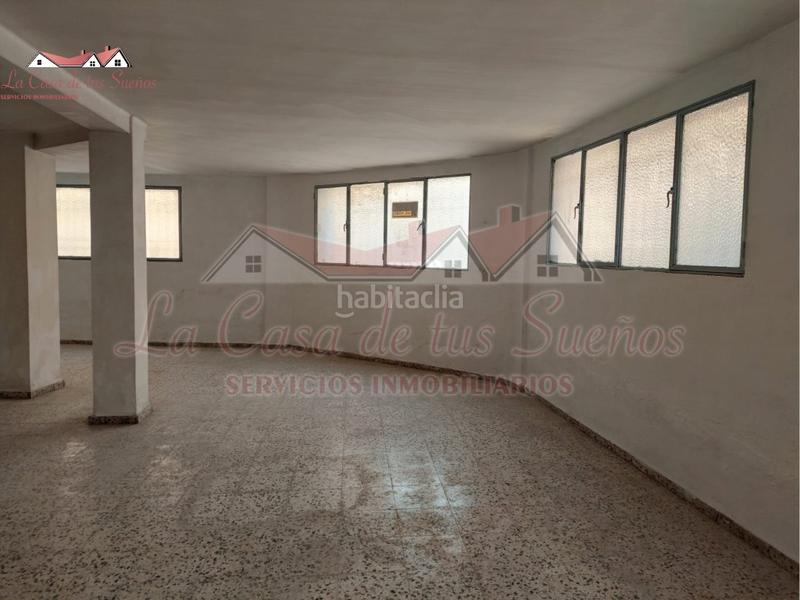 Foto ad8e2f19-9cd3-45e8-8989-d198631da703. Aparcament cotxe a Sax