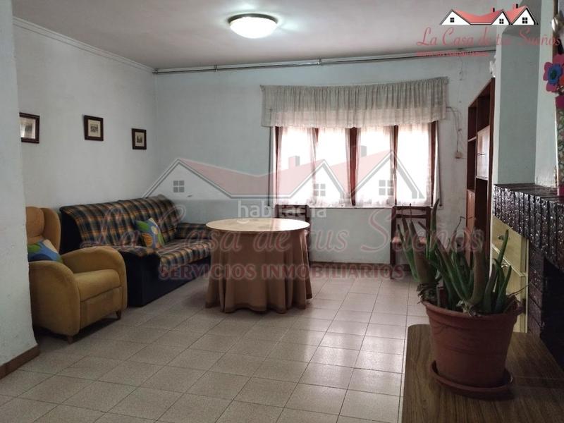 Foto 06da32d0-02af-4f0d-a0a9-e4843ce797ce. Maison avec parking dans Sax