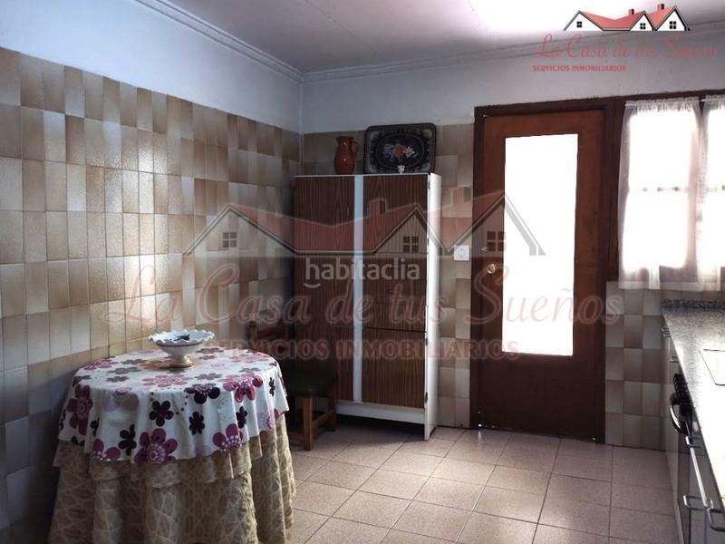 Foto 7215ff73-4b2b-4cfc-9d34-d58fb65b67a3. Maison avec parking dans Sax