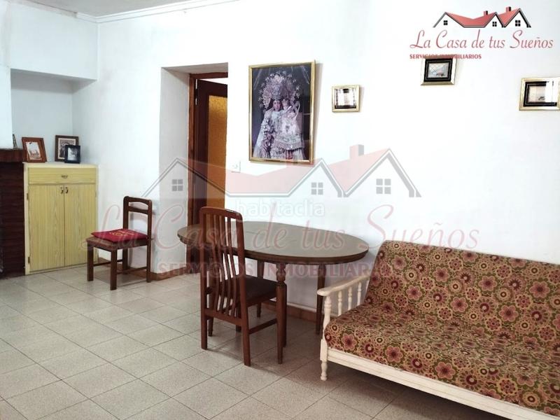 Foto b67c53c7-8636-4876-8989-99141c745e84. Maison avec parking dans Sax