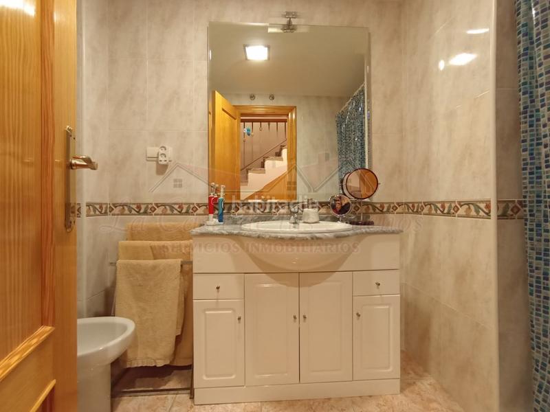 Foto b7d198e2-5e26-4f63-9b33-d7c6af897c90. Duplex avec parking dans Centro Elda