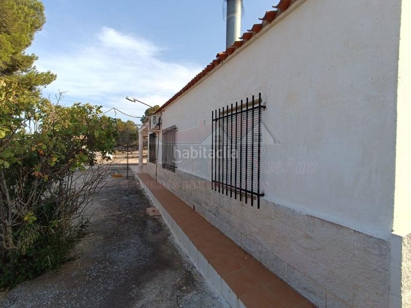 Foto 536ca7ab-1c37-4885-bf54-cb01d87e1763. Casa amb aparcament piscina a Yecla