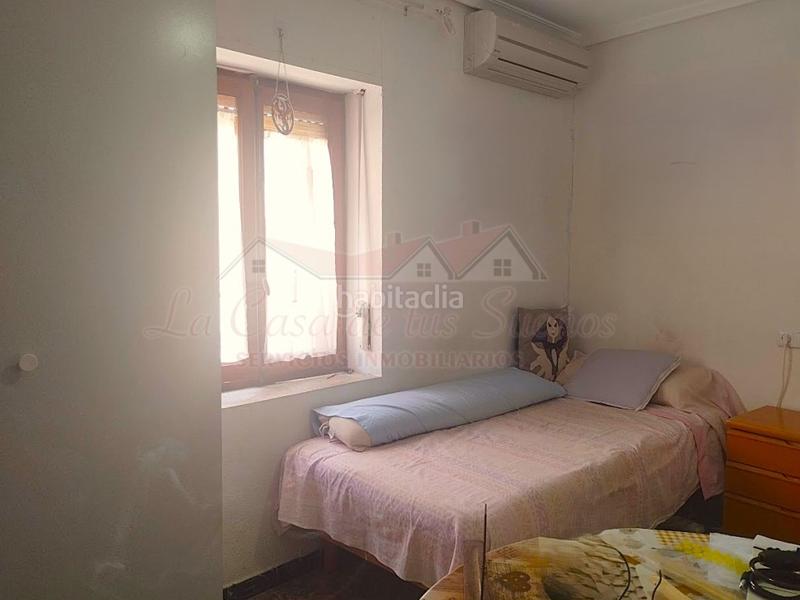 Foto fe53fe7a-7018-4c24-ab4c-33a471a54b65. Maison dans Sax