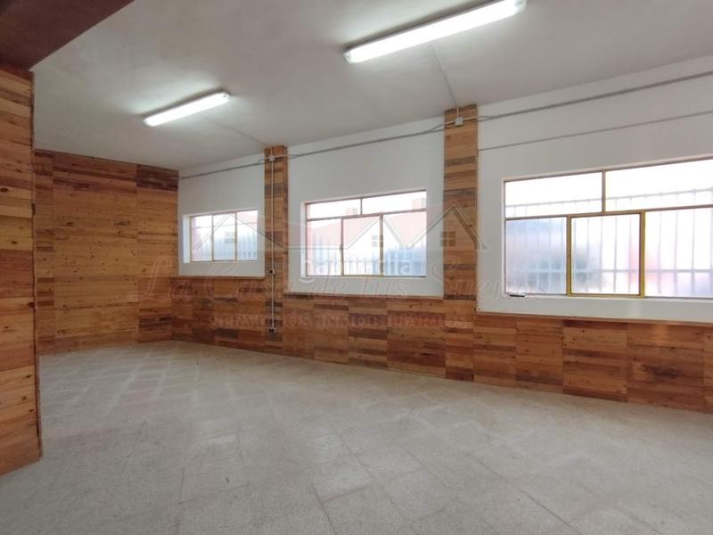 Foto b254ce53-43f8-43bc-9b42-8711d858ecd4. Locale commerciale in Sax