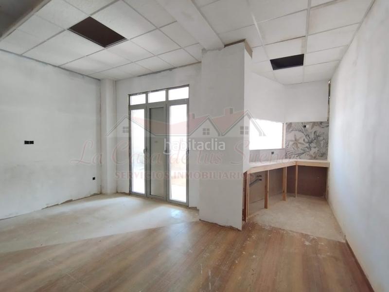 Foto eab33bca-7c88-40d4-9899-bafd01451909. Locale commerciale in Sax
