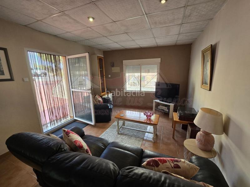 Foto 74634b2c-4f9f-4c35-a3de-456f46d8cdea. Casa con piscina in Sax