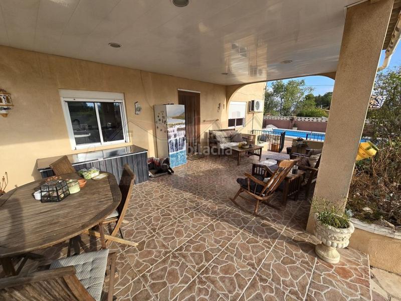 Foto a71963c0-f4ea-4245-9d15-eec4f27a0105. Casa con piscina in Sax