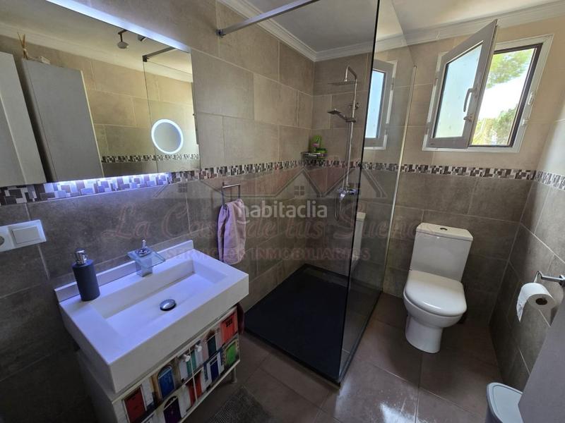 Foto fcce091c-90fe-4d11-af19-cfbeb367e462. Casa con piscina in Sax