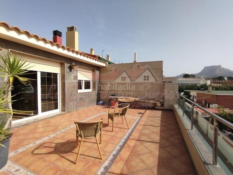 Foto 90f304d0-0e8f-4f61-be09-4dcd88758670. Semi detached house with parking in Campo Alto-Club de Campo Elda