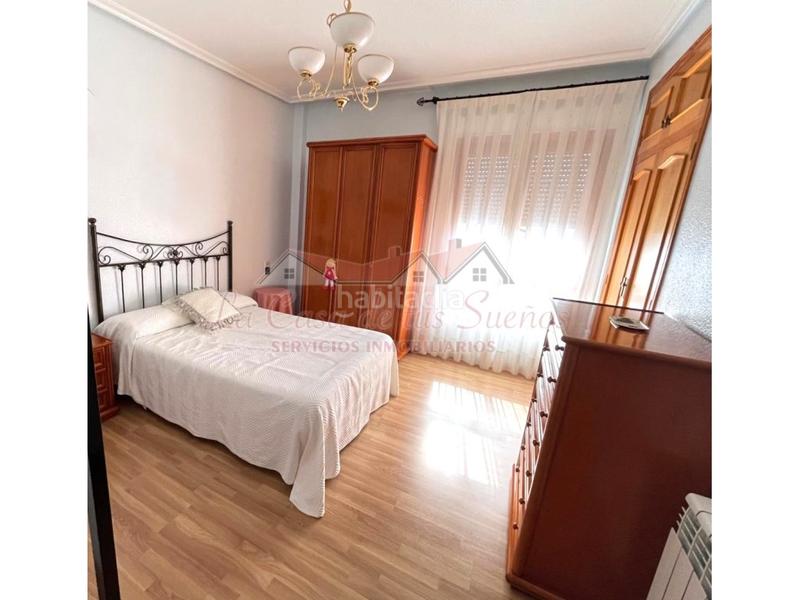 Foto c63bb28c-92a3-4746-9c25-d8dcf7652909. Casa a schiera con parcheggio in Sax