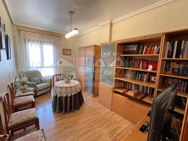 Foto edc896d3-d6ec-4980-b3d8-f5e6baeff4d2. Casa a schiera con parcheggio in Sax