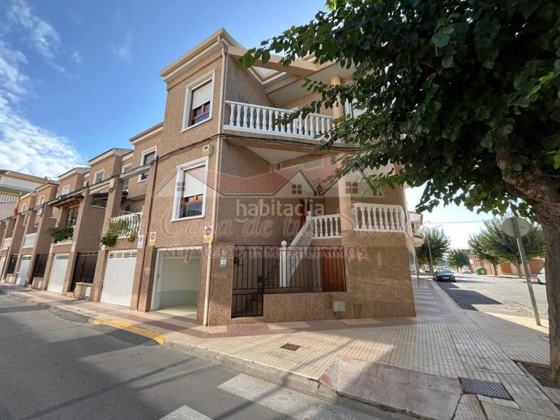 Foto f9863de7-ab4c-4898-b94b-f7548904a200. Casa a schiera con parcheggio in Sax