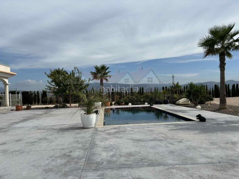 Foto f9dd0d42-3308-4f7b-9de6-f3c4064978e0. Maison avec piscine dans Sax