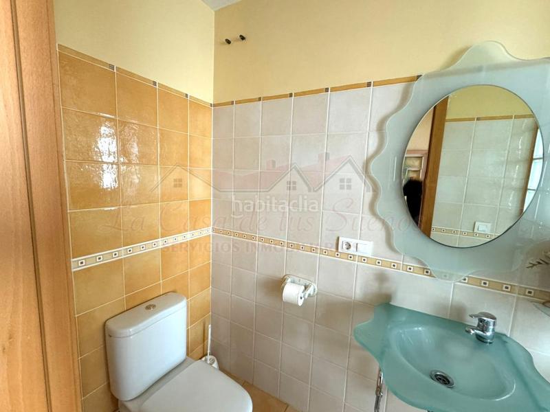 Foto db94ed72-924f-4904-b2a7-75143fdee53a. Casa con parcheggio in Sax