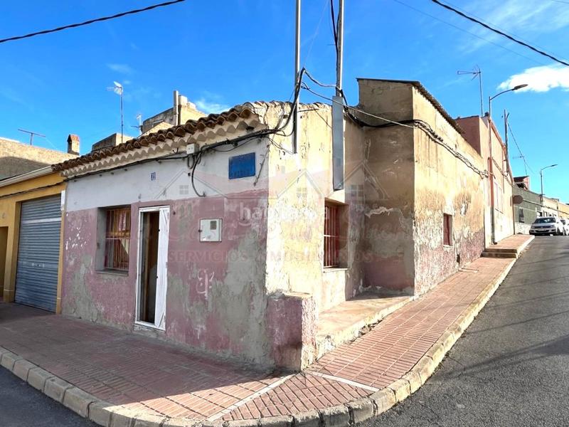 Foto bc4e7aef-e298-46ca-8b49-5dfd2930c6e9. Casa  para reformar en monovar en Monòver